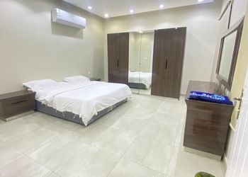 شاليه بألعاب أطفال وجلسة خارجية