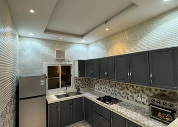 شاليه بجلسه خارجيه ومسطح اخضر