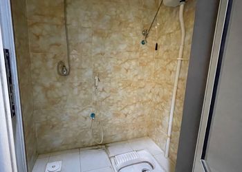 استراحة بمجالس واسعة ومسطح اخضر