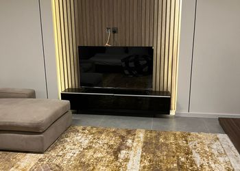 استديو بأثاث مريح وبسيط 