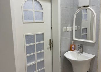 استديو بسرير ماستر وجلسة جانبية