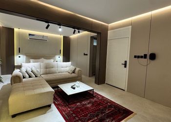 استديو مميز بجلسة ودخول ذاتي