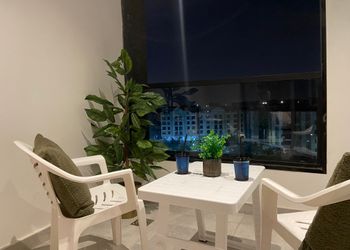 شقة عصرية مع بلكونة 
