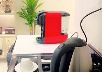 استديو بسرير ماستر وجلسة جانبية