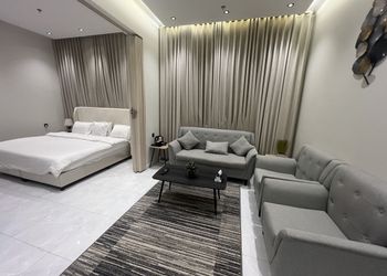 شقة بصالة انيقة ودخول ذاتي