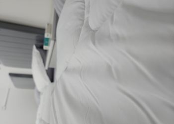شقة بغرفة معيشة وغرفتين نوم 