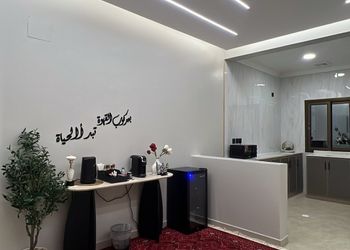 شقة بغرفة معيشة وغرفة نوم 