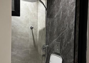 شقة بصالة انيقة وغرفتين نوم