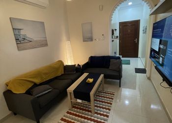 شقة بصالة انيقة وغرفتين نوم