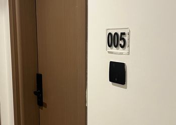 استديو بسرير ماستر وجلسة جانبية 