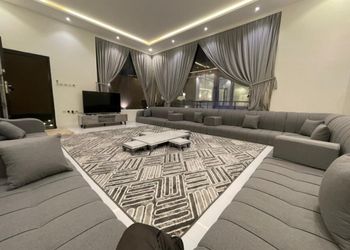 شاليه بمسطح اخضر وجلسة خارجية 