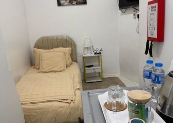استديو بسرير مفرد وأثاث مريح 
