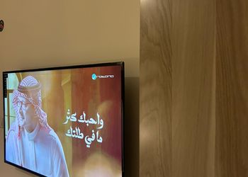 استديو بأثاث مريح وبسيط 