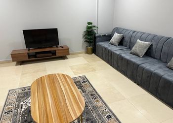شقة بصالة مريحة ودخول ذاتي 