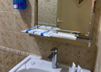 شقة  بصالة جلوس وغرفتين نوم