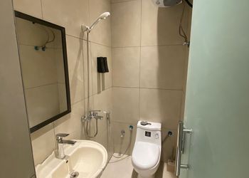 استديو بأثاث مريح وبسيط