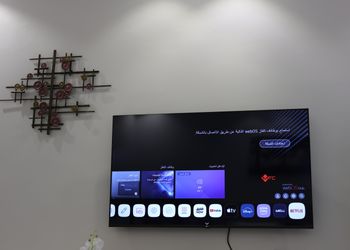 استديو بأثاث مريح وبسيط