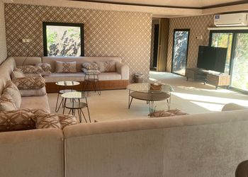 استراحة بمسطح اخضر ومجالس