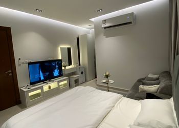 استديو بسرير ماستر وجلسه جانبيه