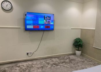 استديو بأثاث مريح وبسيط 