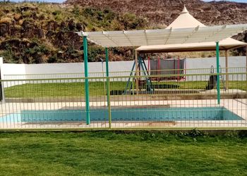 استراحة بإطلالة جبلية ومسطح أخضر
