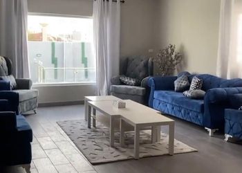 شاليه بجلسة خارجية ومسبح خارجي