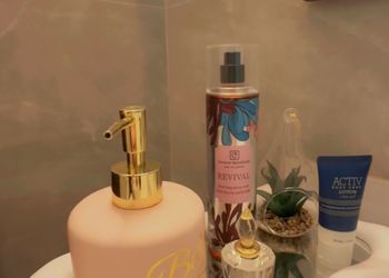 استديو بسرير ماستر وجلسه جانبيه