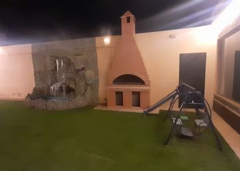شاليه بملحق خارجي وجلسة خارجية 