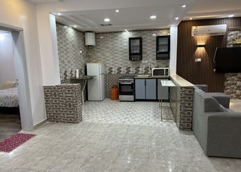 شاليه بمسطح اخضر وجلسة خارجية 