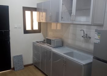 استراحة بمجلس وفناء خارجي 