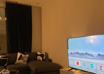 استديو بسرير مريح وتصميم هادئ 
