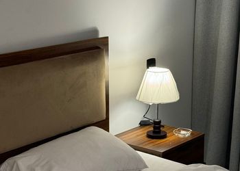 استديو بسرير ماستر وأثاث مريح 