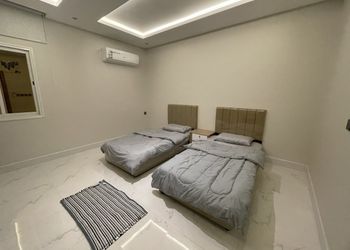 شقة بصالة وغرفتين نوم 