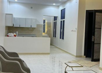 استراحة بمجلس وفناء خارجي 
