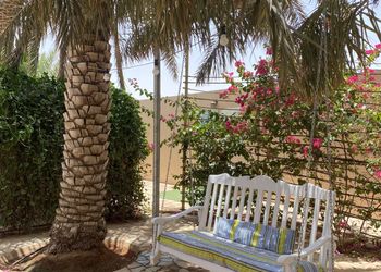 استراحة بمسبح وجلسة خارجية 