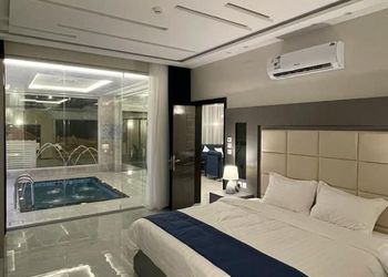 شاليه بمسطح اخضر