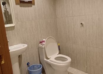 استديو بأثاث مريح وبسيط 