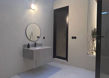 شاليه بمسطح اخضر وجلسة خارجية 
