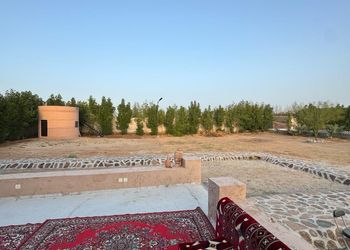 مزرعة بمناظر خلابة وجلسة خارجية 