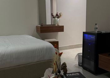 استديو بسرير ماستر وجلسة جانبية 