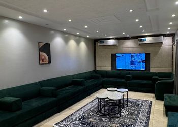 استراحة بمسبح خارجي وجلسة خارجية