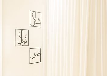 استديو بأثاث مريح وبسيط 