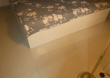 استديو بسرير ماستر وجلسة جانبية