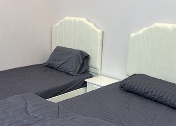 شقة بثلاث غرف نوم وصالة