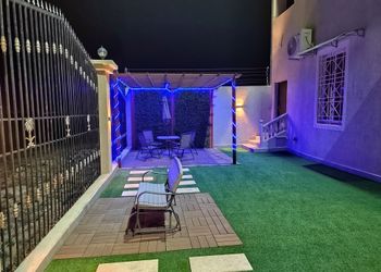 شقة بغرفة معيشة وغرفتين نوم 