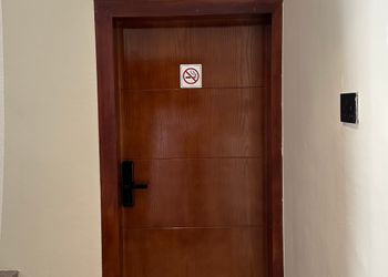 شقة بصالة وغرفتين نوم 