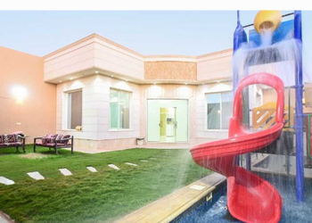 شاليه بمسبح وألعاب مائية 