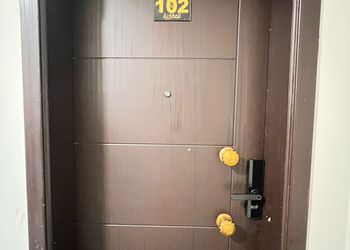 استديو بسرير ماستر وجلسة جانبية