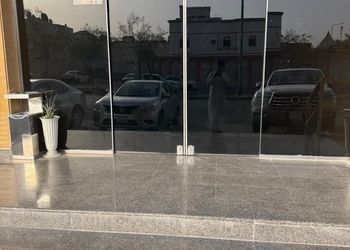 شقة بصالة مريحة ودخول ذاتي 