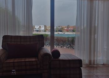 شاليه باطلاله على البحر